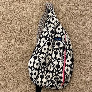 Kavu black blot rope bag